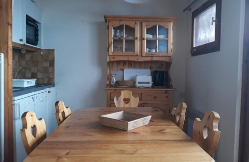 Plagne Villages Apartment | Resort center, 4th floor, view ski slopes, tv, ski locker, 42m², La Plagne