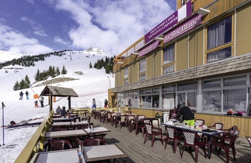 Orcieres-Merlette Hotel | Resort center, view mountain/resort, tv, ski locker, 16m², Orcières Merlette 1850