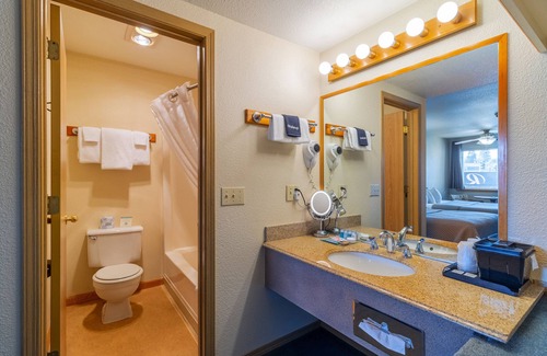 Garden District Hotel | Resort City Inn Coeur d'Alene