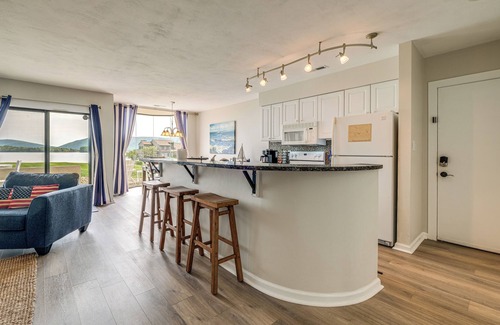 North Shore Condo | Resort Condo on Smith Mtn Lake: Linens Included!