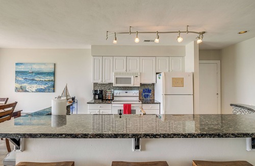 North Shore Condo | Resort Condo on Smith Mtn Lake: Linens Included!