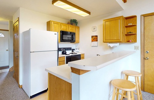 Woodstock Condo | Resort condo & studio with hot tub, seasonal pools, rec center, golf, tennis