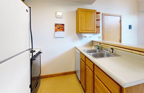 Woodstock Condo | Resort condo & studio with hot tub, seasonal pools, rec center, golf, tennis