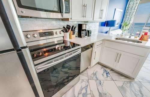 Downtown Myrtle Beach Condo | Resort condo w/pool, hot tub & balcony