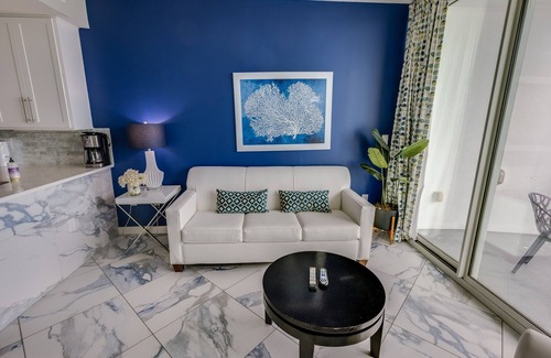 Downtown Myrtle Beach Condo | Resort condo w/pool, hot tub & balcony