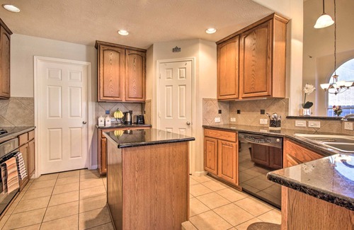 Katy House | Resort Family Gem w/Grill; Right off I-10!