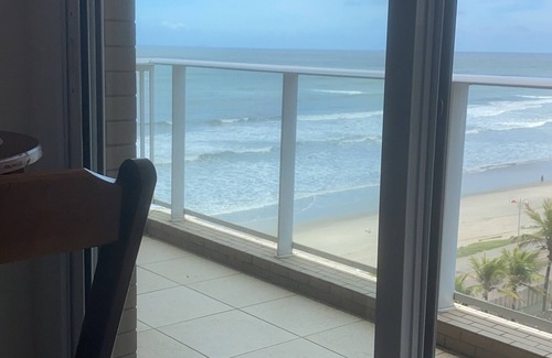 Centro House | Resort Itanhaém building facing the sea