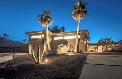 Residential Estates House | Resort-like 3 Bedroom with Casita with Amazing Pool, Yard, & 2 Large Driveways