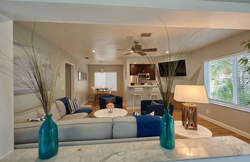 Downtown Hollywood House | RESORT LIKE HOME IN HOLLYWOOD BEACH W/HTD. POOL & HOT TUB & TROPICAL GRDN!