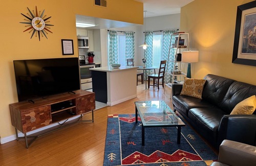 Hillcrest Condo | Resort-Like Pnthouse near Zoo/Balboa Park,100% Renewable Energy, Monthly Booking
