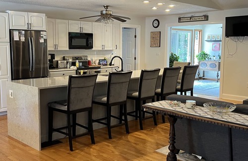 Green Hill House | Resort-Like Stay Minutes from the Beach in a quiet 1.2 acre private space