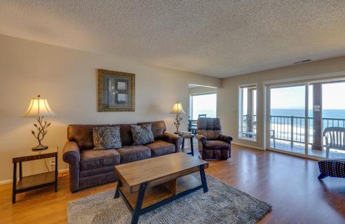 Lincoln Beach Apartment | Resort Lincoln Condo with Ocean Views and Pool Access!