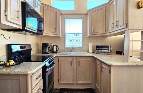 Braden River House | Resort Living at SUN OUTDOORS —Steps to Pool + Golf Cart Included! n