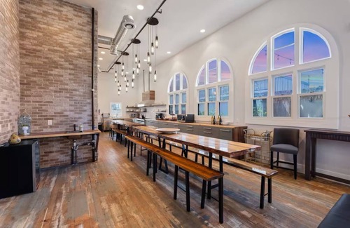 Stockton Hotel | Resort Perks: 12BR, 48 Guests, Prime Downtown