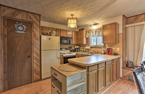 Bushkill House | Resort Perks: Picturesque Poconos Getaway!