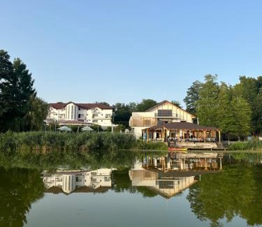 Bratovoesti Hotel | Resort Plaza Lake