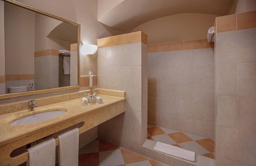 Makadi Bay Hotel | Resort Retreat in 2 Stylish Rooms with Outdoor Pool and Free Parking