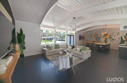 Cutler Bay House | Resort Retreat Heated Pool, BBQ & Sports Court L11