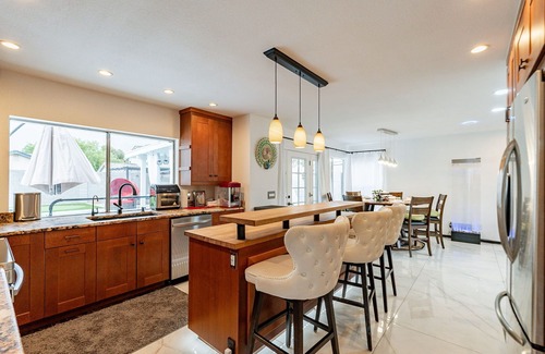 Chandler House | Resort setting in Chandler Home with Free Heated Pool/Spa/Game Room/Mini Golf