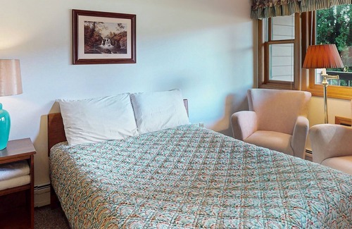 Woodstock Apartment | Resort studio with hot tub, seasonal pools, rec center, tennis, basketball, AC