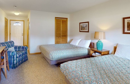 Woodstock Apartment | Resort studio with hot tub, seasonal pools, rec center, tennis, basketball, AC