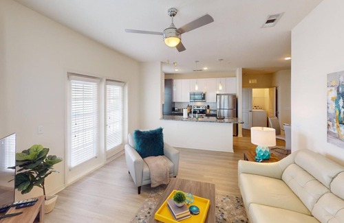 Sun Bay South Apartment | Resort Style 2 Bedroom 2 bath in South Tampa with crisp decor.