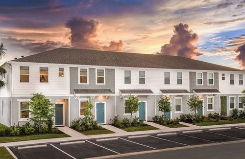 Sarasota House | Resort-Style 2-Bedroom Townhome with Pool, WiFi, and AC in Sarasota