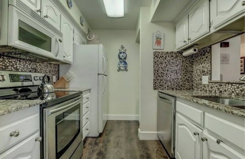 St. George Condo | Resort-Style 2BR 2BA: Indoor/Outdoor Pools, Pickelball, Trails, & more!