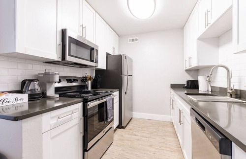 Beach Park Apartment | Resort-Style Amenities | Modern 2BR South Tampa