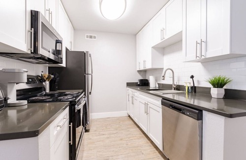 Beach Park Apartment | Resort-Style Amenities | Modern 2BR South Tampa