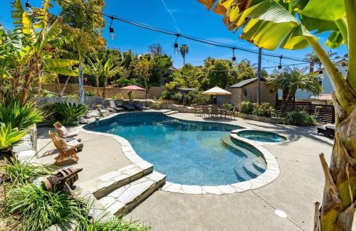 Encinitas House | Resort style back yard heated pool and spa