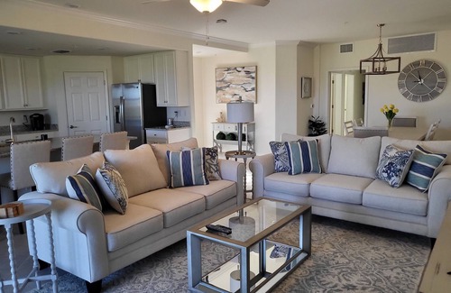Braden River House | Resort style coach home great for families or couples.