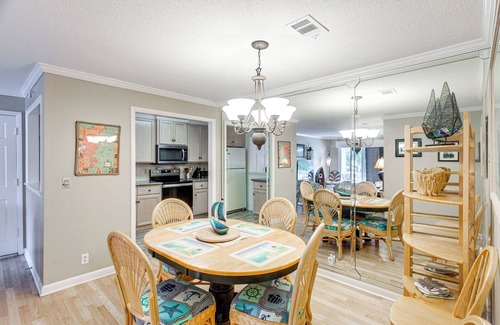 Demere Park Condo | Resort-Style Condo in St Simons ~ 1 Mi to Pier!