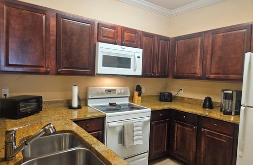 Four Corners Condo | Resort Style Condo w/Balcony | Pool | Sleeps 6