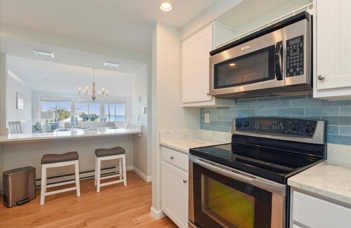 West Harwich Condo | Resort-Style Condo with Water Views, Private Beach-Ideal for Long Stays!