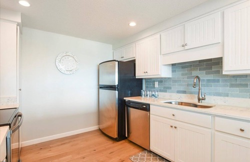 West Harwich Condo | Resort-Style Condo with Water Views, Private Beach-Ideal for Long Stays!