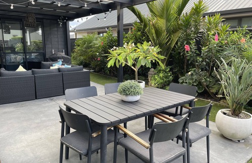 Papamoa Beach House | Resort style holiday in Papamoa Beach *POOL* BEACH *.