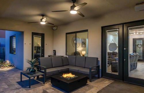 Lake Havasu City House | Resort Style Home Swim Up Bar Spa Firepit
