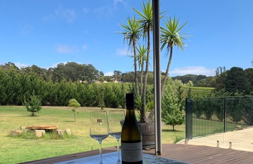 Summertown House | Resort style home set among boutique vineyards.