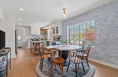 Gladstone House | Resort Style Home w/Private Pool