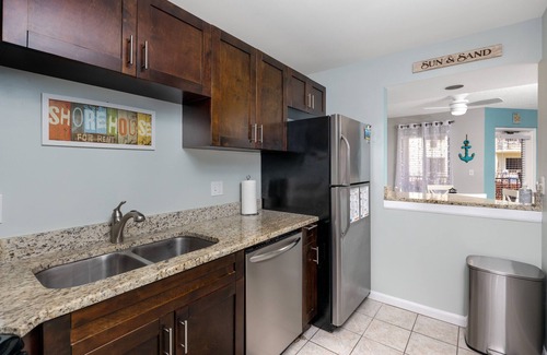 Tierra Verde Apartment | Resort style Living 1/1 Condo with pool and 10 mins to the Beach