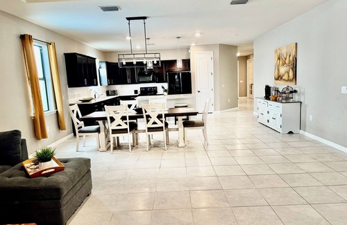 River Hall House | Resort Style Living, Golf Access,Spacious 4 Bedrooms,LakeViews, Fenced!