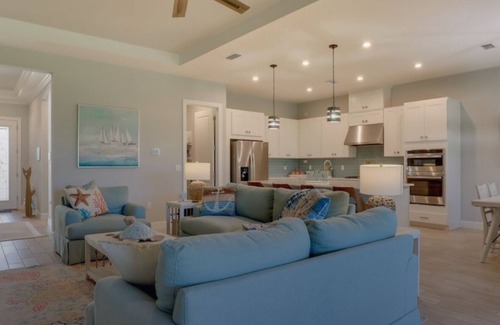 Laurel House | Resort style living with amenities close to beach & bike trails