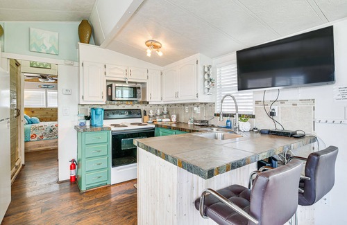 Port Isabel Cottage | Resort-Style Perks & Deck at Port Isabel Home!