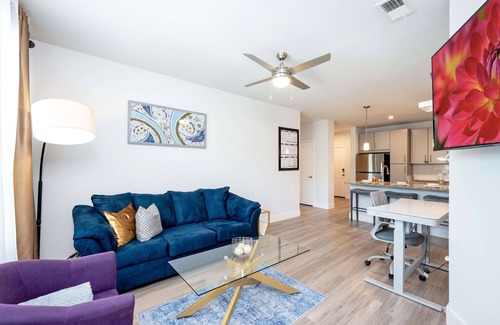 Temple Terrace Apartment | Resort Style -POOL View-HOTUB- Moffitt-Pet-Gated-Gym-Wifi-USF-Elevator-Long Stay