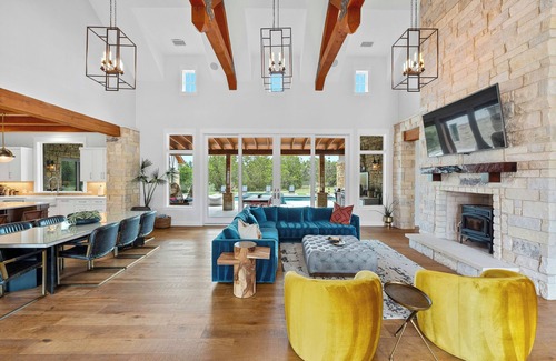 Austin House | Resort Style Pool, Game Room, Indoor Sport Court!