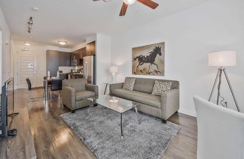 Mission Valley Apartment | Resort-style Pool w. Poolside BBQs | Mission Valley