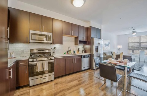 Mission Valley Apartment | Resort-style Pool w. Poolside BBQs | Mission Valley