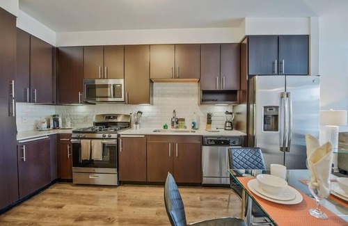 Mission Valley Apartment | Resort-style Pool w. Poolside BBQs | Mission Valley