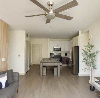 Forest Park Apartment | Resort-Style Retreat 1 King 2 Queens, Pool table